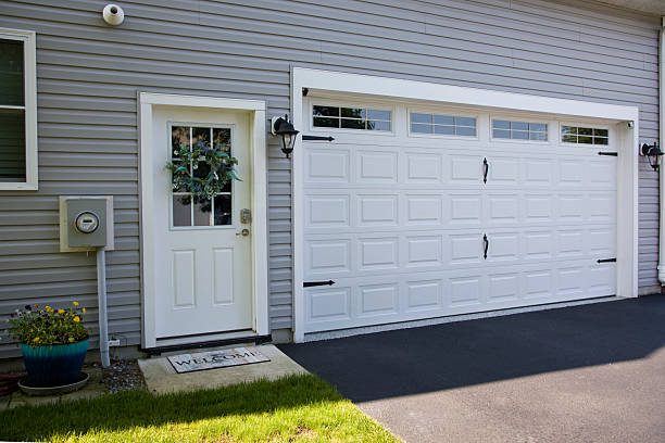 24/7 Emergency Garage Door Panel Replacement experts in Seacliff, CA